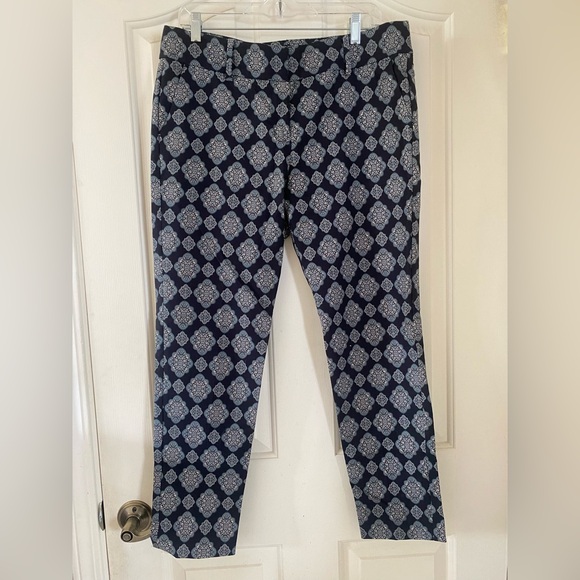 Ann Taylor Pants - Ann Taylor Blue Cropped Pants with Medallion Design